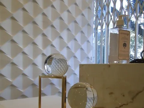 Detalhe do balcão da recepção